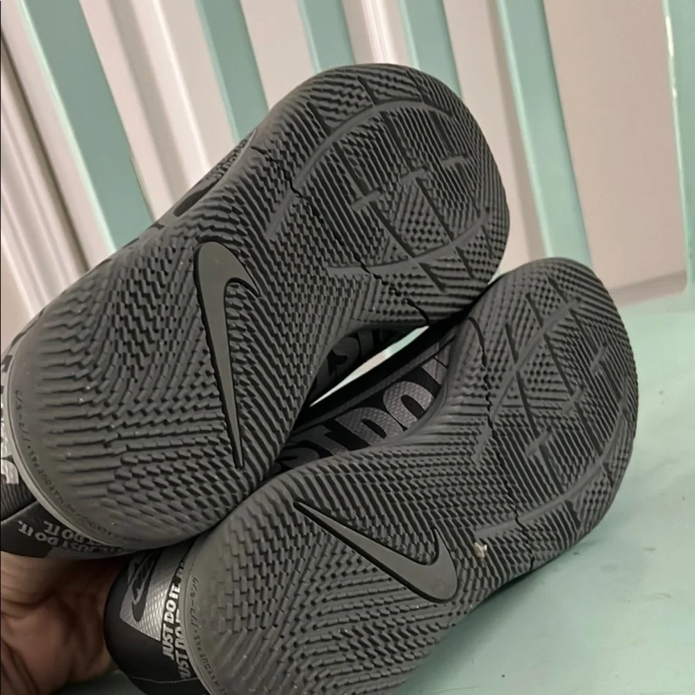 Nike Black indoor soccer sneakers 4.5y